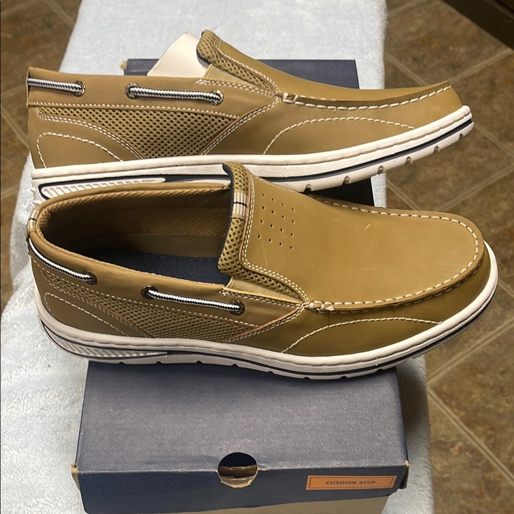 G.H. Bass & Co. Brown and White Boat Shoes with Moccasin Toe - Picture 4 of 10